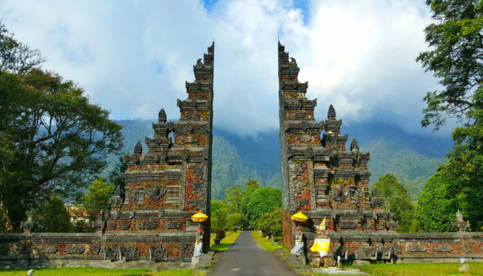 bali-handara-gate bedugul tour